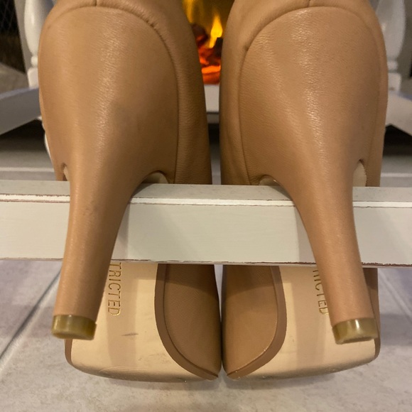 Restricted Just Dance Pointed Toe Pumps - Picture 2 of 8